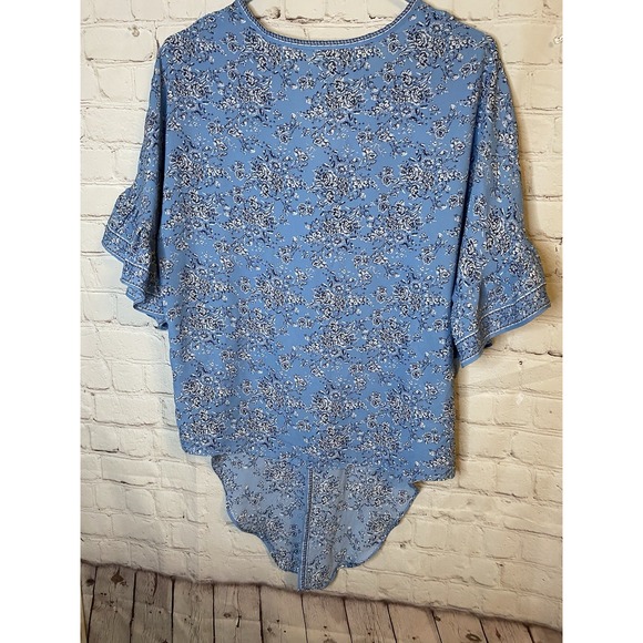 Max Studio Tops - Max Studio Women  Size Medium Top Blouse floral Short Sleeve Blue Button
